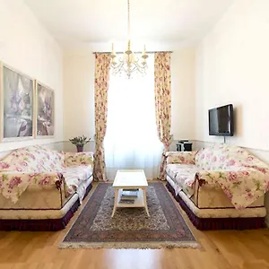 Appartement In, Pistoia